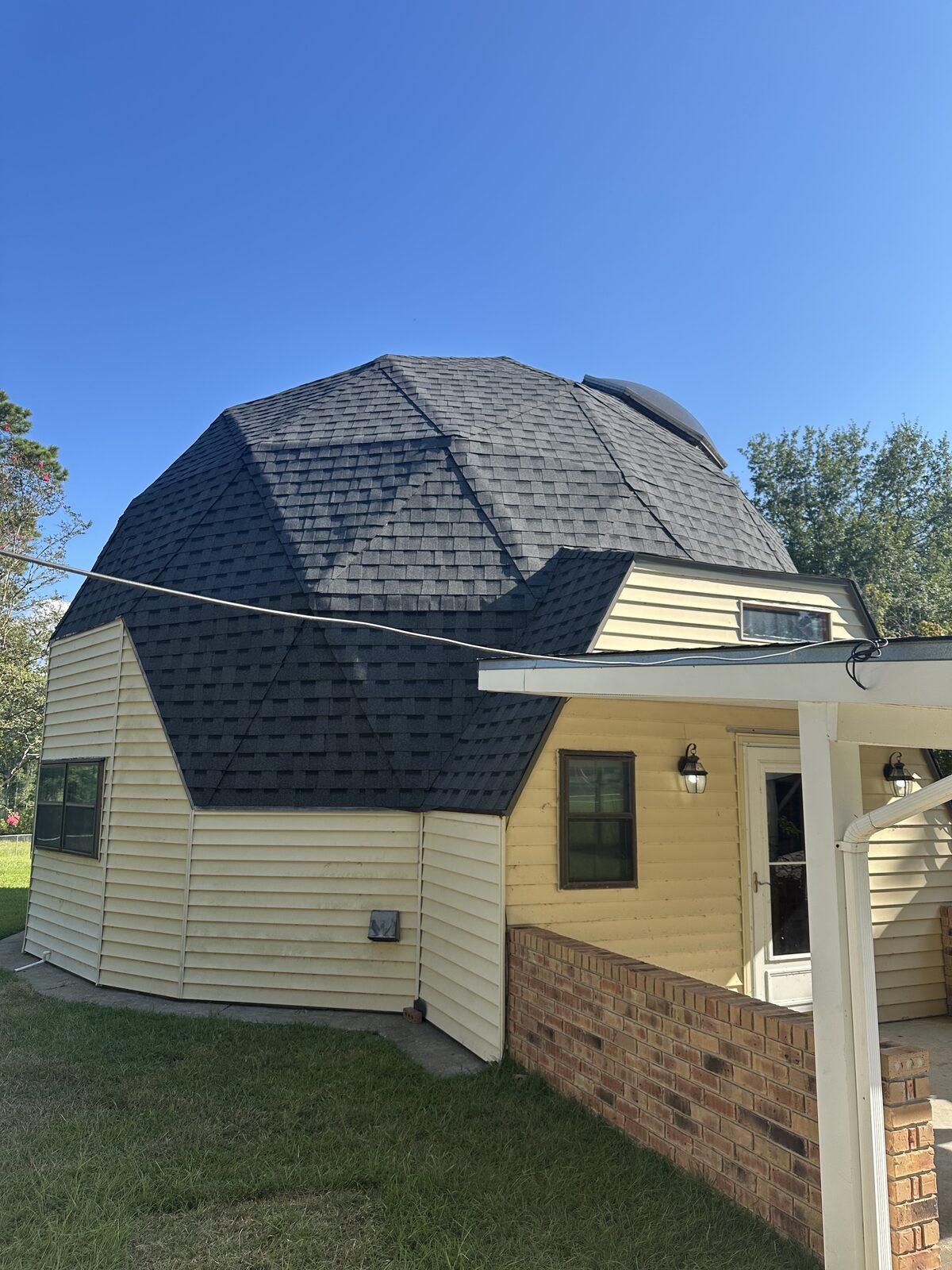 New shingle roof on a lake area home near Many, Louisiana